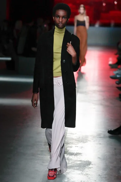Look 3